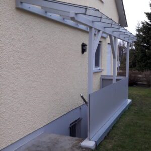 maßgefertigte Überdachung für Kellerabgang