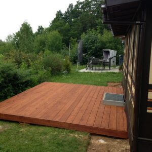 Holzpodest für Haus oder Garten von Philipp Eckart